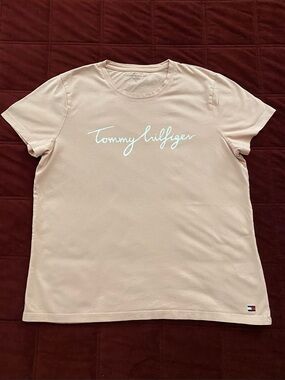 Tommy Hilfiger pink t-shirt Size M
